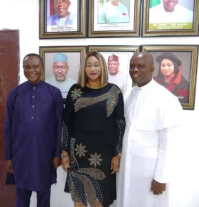 Read more about the article COUNCIL, CHAPEL OF TRANSFIGURATION FEDERAL POLYTECHNIC OKO PAYS COURTESY VISIT TO THE RECTOR