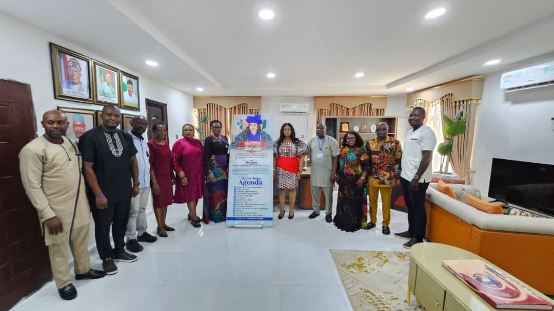 You are currently viewing PASSIONATE FRIENDS PAY COURTESY VISIT TO THE RECTOR , PLEDGES THEIR SUPPORT