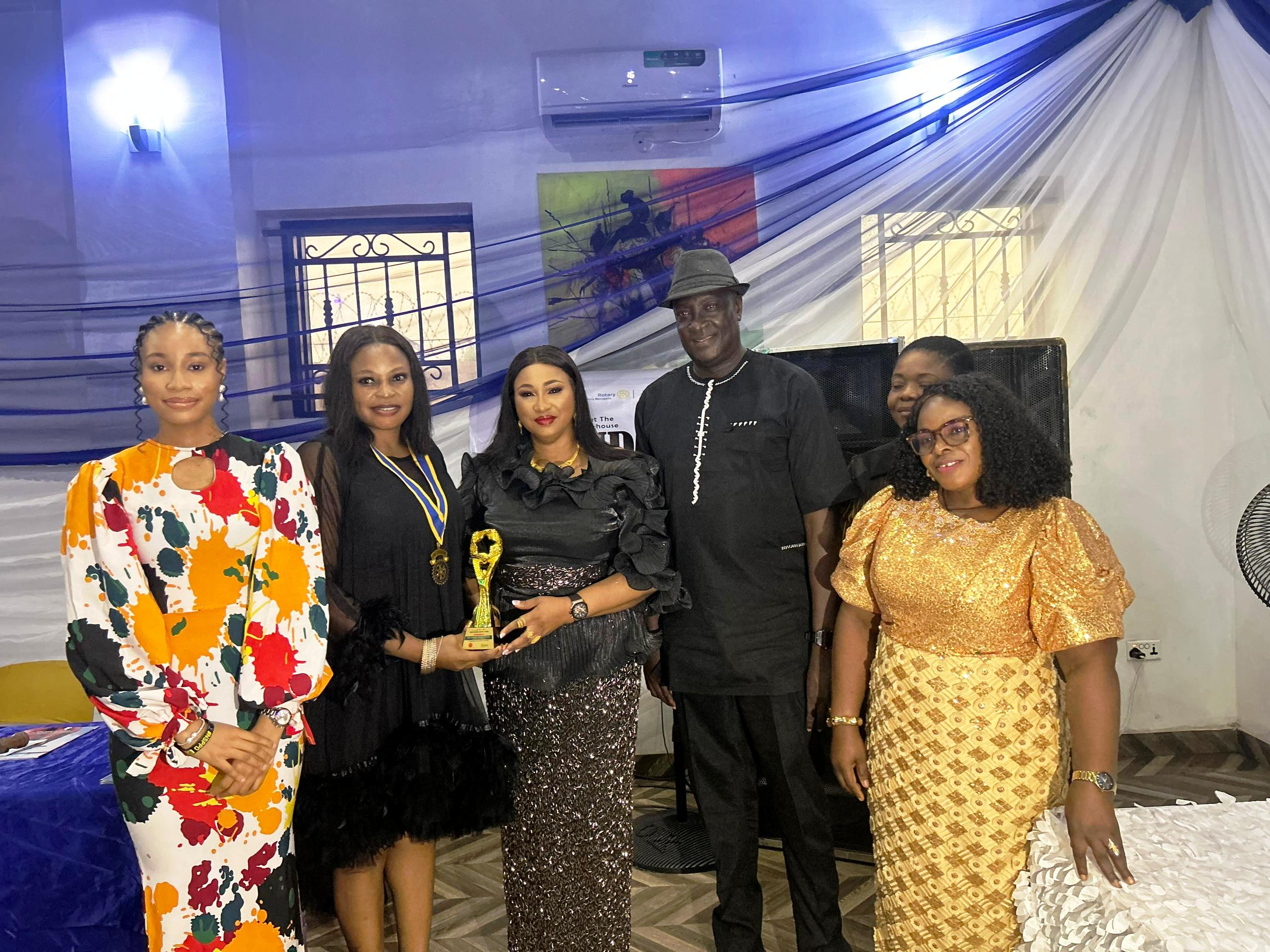You are currently viewing RECTOR, DR. AWUZIE BAGS ROTARY CLUB AWARD FOR OUTSTANDING LEADERSHIP AND CONTRIBUTIONS TO EDUCATION