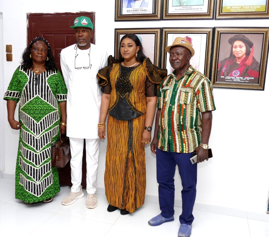 RECTOR SOLICITS SUPPORT OF SSAUTHRIAI AND OTHER UNIONS