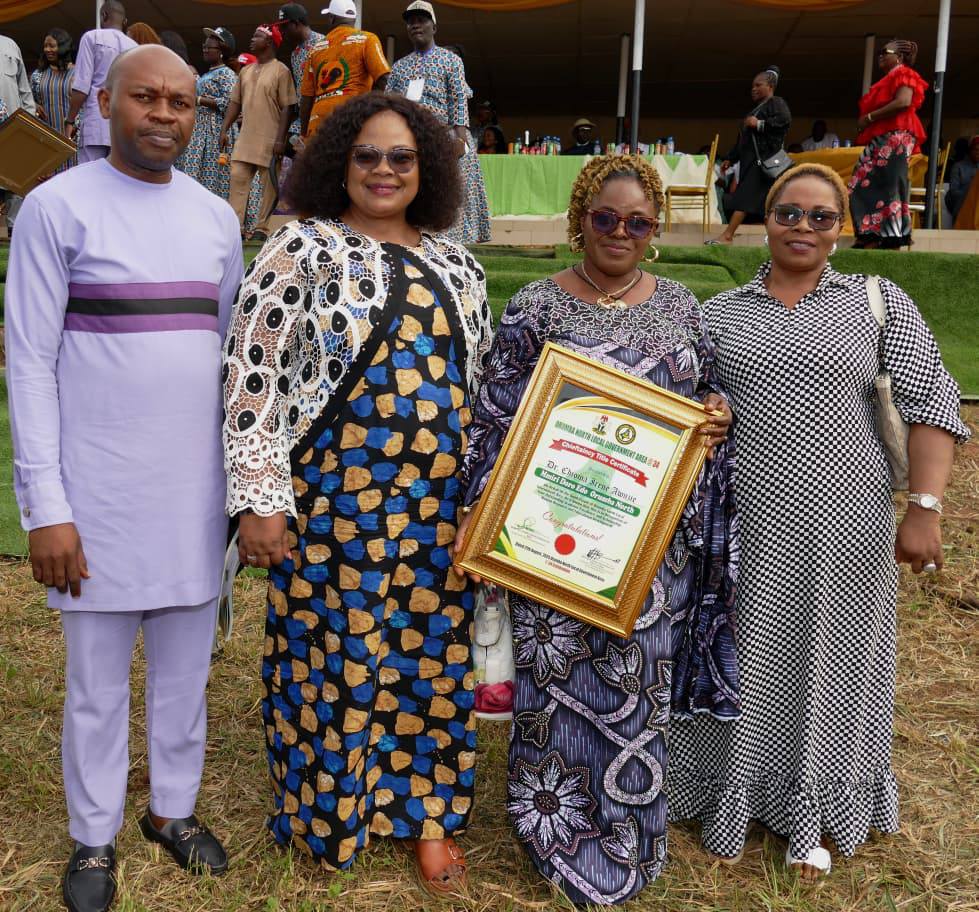 You are currently viewing RECTOR,DR AWUZIE HONOURED AT THE GRAND CELEBRATION OF ORUMBA NORTH AT 34