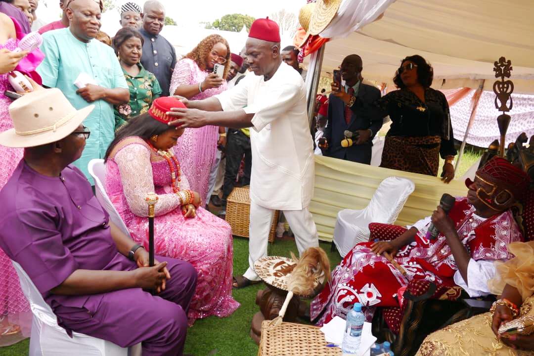 Read more about the article RECTOR FEDERAL POLYTECHNIC OKO, DR.AWUZIE HONOURED WITH A CHIEFTAINCY TITLE BY IGWE UFUMA