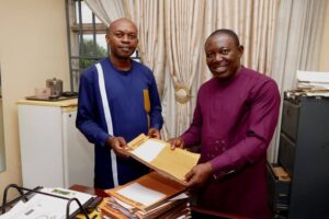 Read more about the article FORMER POLYTECHNIC PRO, IBEZIAKO, HANDS OVER TO SUCCESSOR, OGUEGBU